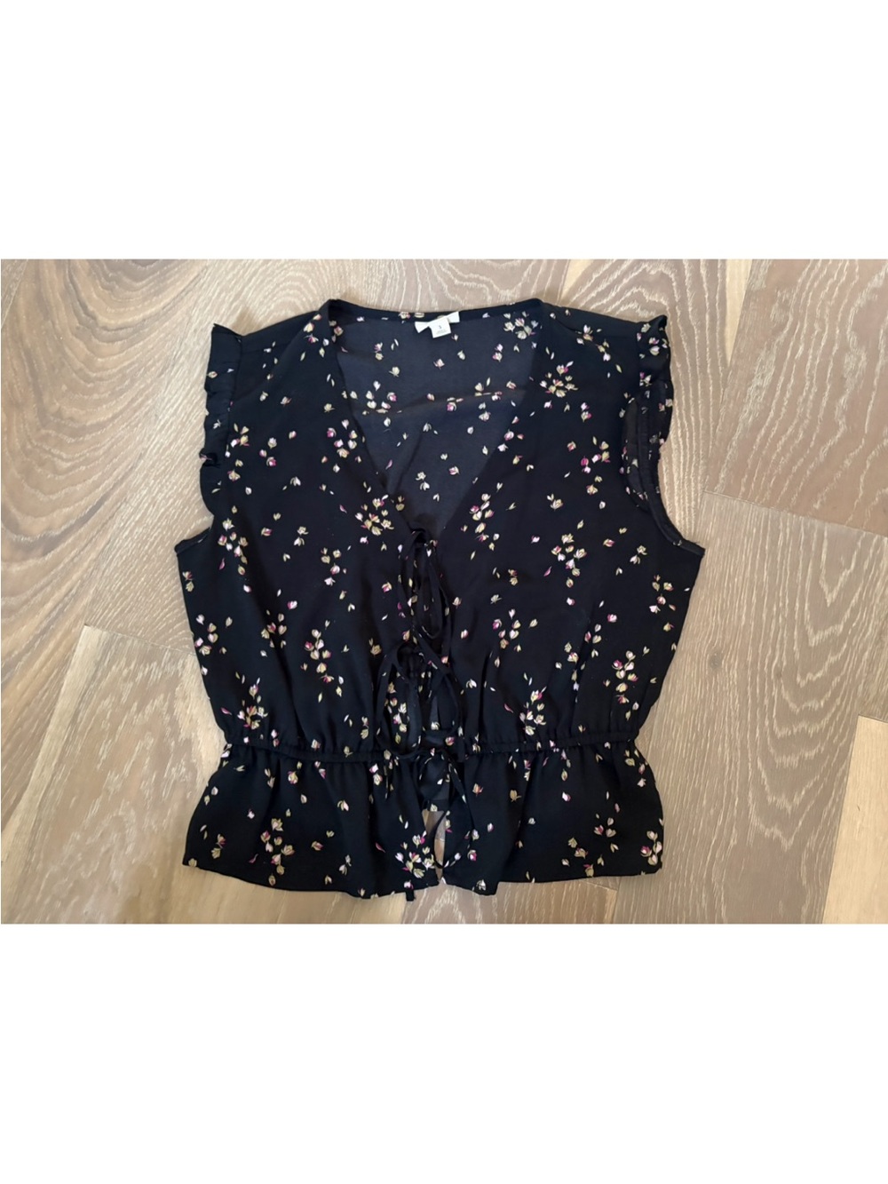 Sleeveless Black Floral Peplum Top Size Small. - Picture 2 of 2